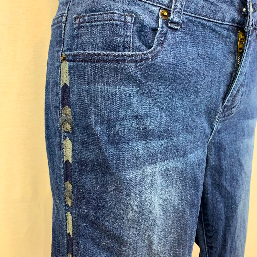 Westport embroidered skinny signature fit Jeans embroidered sides , Size 4